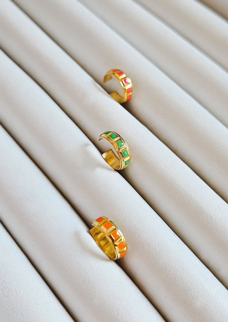 Pyramid Neon Mineli Altın Kaplama Kıkırdak Küpe